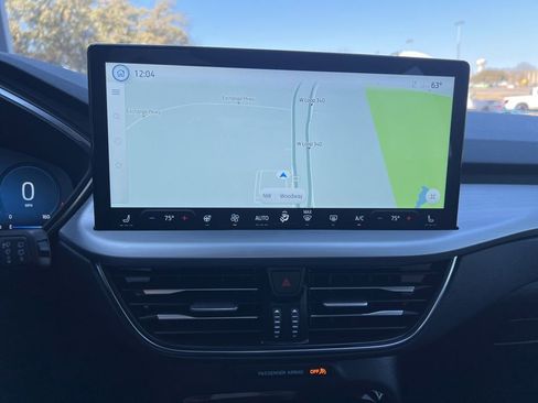 Used 2025 Ford Escape Platinum w/ Class II Trailer Tow Package image 14