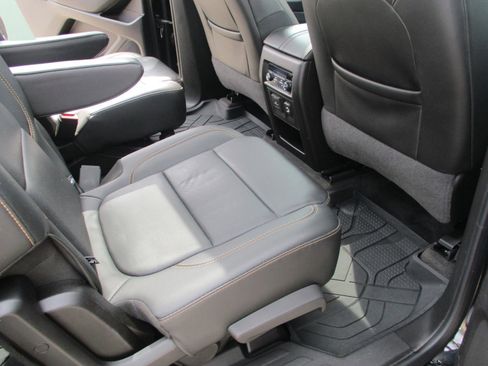 Used 2019 Chevrolet Traverse Premier w/ Redline Edition AWD/4WD image 14