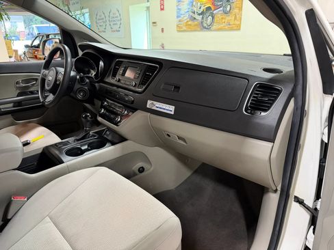 Used 2016 Kia Sedona LX FWD image 34