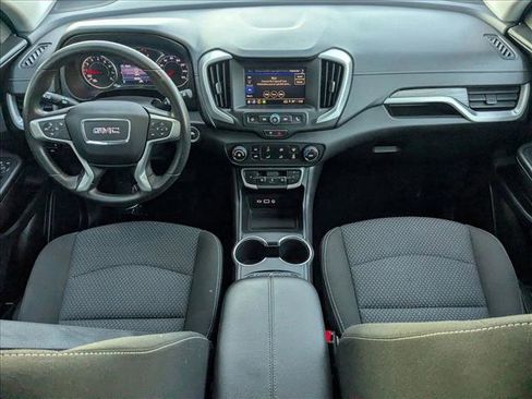Used 2024 GMC Terrain SLE image 16