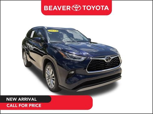 Used 2024 Toyota Highlander Platinum FWD image 1