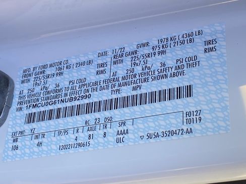 Used 2022 Ford Escape SE w/ SE Sport Appearance Package image 32