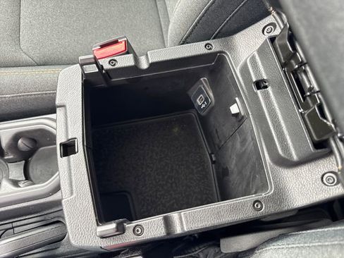 Used 2025 Jeep Wrangler Unlimited Sahara w/ Safety Group image 37