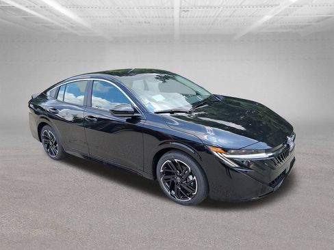 New 2026 Nissan Sentra SR w/ Floor Mat Package FWD image 8