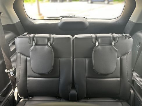 Used 2023 Ford Explorer XLT w/ Equipment Group 202A AWD/4WD image 32