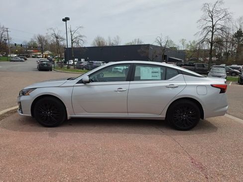 Used 2025 Nissan Altima 2.5 SV w/ SV Special Edition Package AWD/4WD image 2