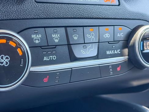 Used 2020 Ford Escape SE FWD image 28