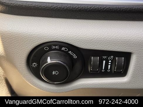 Used 2023 Chrysler Pacifica Limited FWD image 21