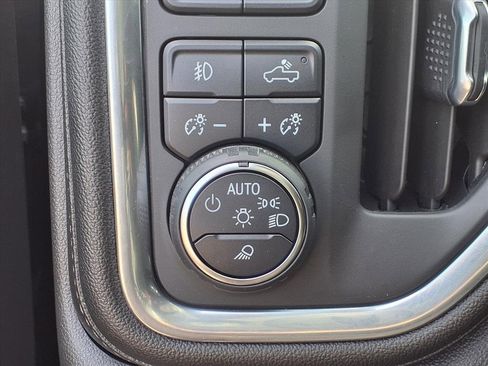 Used 2022 Chevrolet Silverado 1500 High Country w/ Technology Package image 12