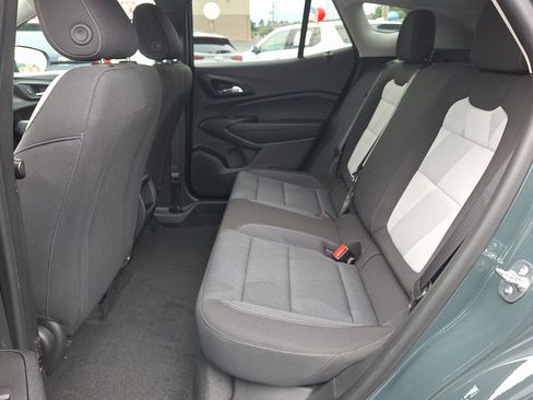 Used 2025 Chevrolet Trax LS w/ LS Convenience Package FWD image 11