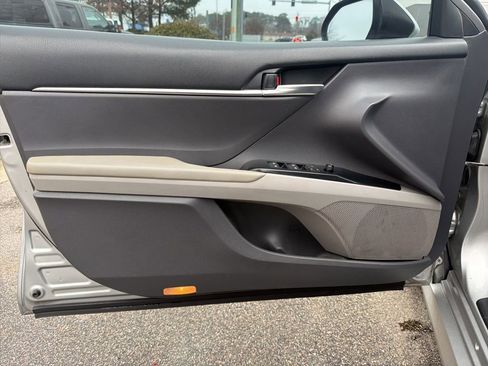 Used 2019 Toyota Camry L image 11