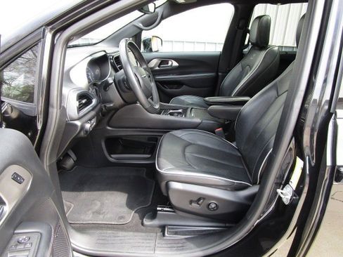 Used 2022 Chrysler Pacifica Limited w/ S Appearance Package AWD/4WD image 15