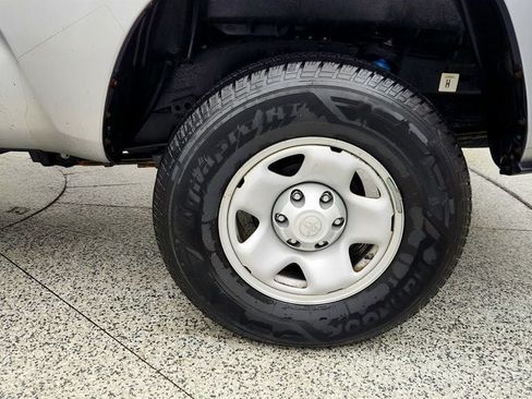 Used 2019 Toyota Tacoma SR image 9