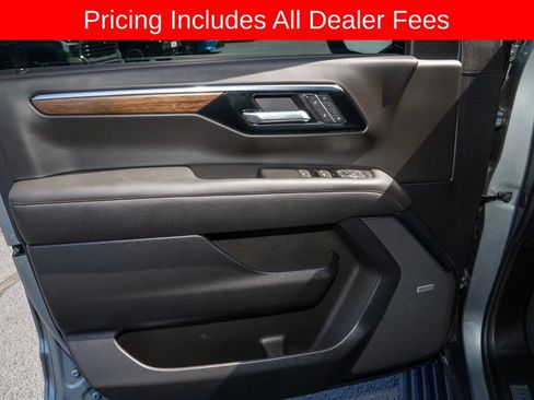 Used 2025 Chevrolet Suburban High Country AWD/4WD image 14