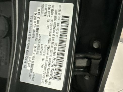 Used 2018 MAZDA MAZDA3 Grand Touring w/ Premium Equipment Package FWD image 30