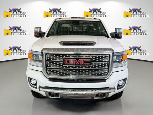 Used 2019 GMC Sierra 2500 Denali image 2