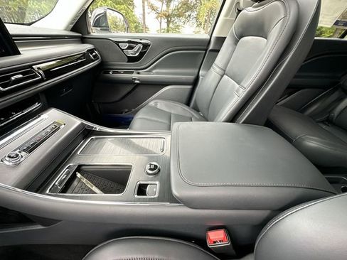 New 2025 Lincoln Aviator AWD image 21