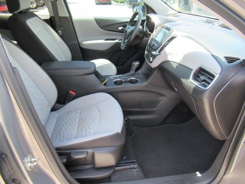 Used 2018 Chevrolet Equinox LT FWD image 10