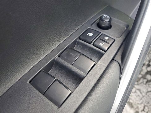 Used 2023 Toyota Corolla Cross L image 18