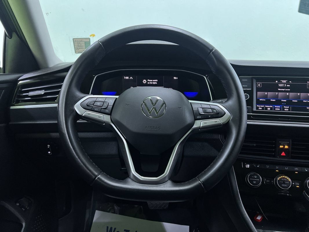 Used 2024 Volkswagen Jetta SE FWD image 21