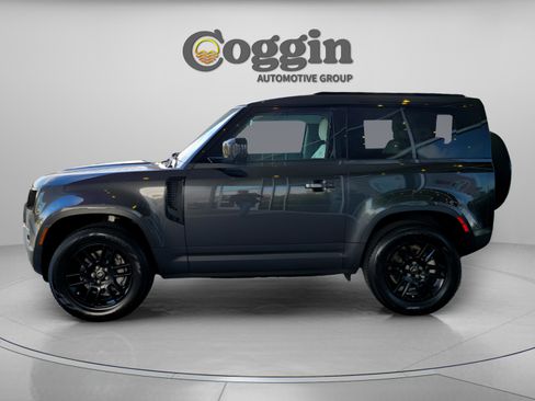 Used 2025 Land Rover Defender 90 S image 3