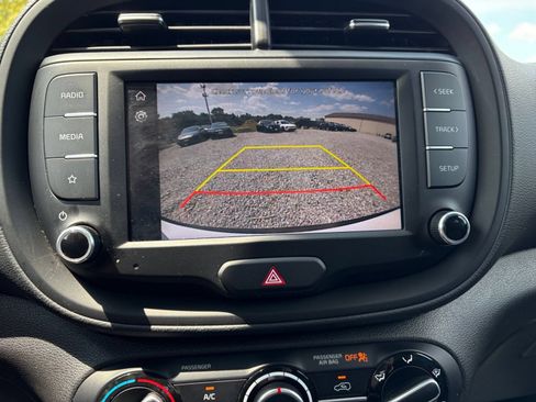 Used 2025 Kia Soul LX w/ LX Technology Package FWD image 23