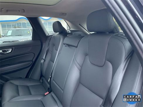 Used 2023 Volvo XC60 B5 Plus image 25