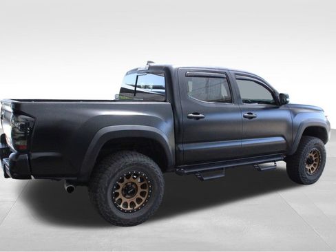 Used 2021 Toyota Tacoma TRD Off-Road w/ Technology Package AWD/4WD image 15