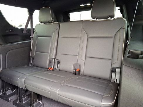 Used 2021 GMC Yukon XL SLT w/ Rear Media and Nav Package image 11