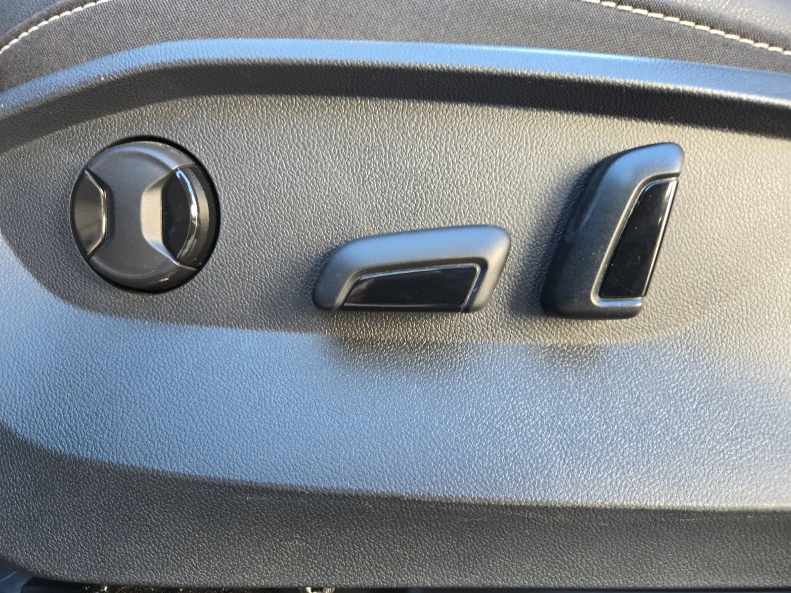Used 2024 Volkswagen Taos SE w/ Panoramic Sunroof Package FWD image 17