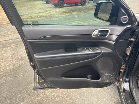 Used 2018 Jeep Grand Cherokee Altitude image 14