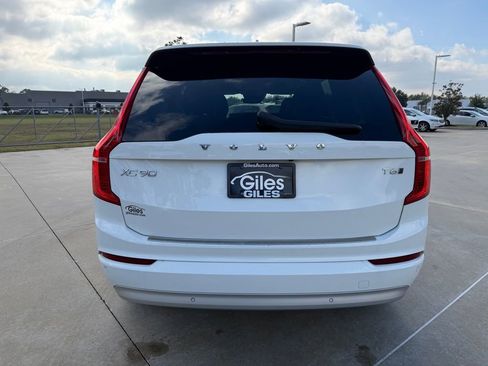 Used 2022 Volvo XC90 T6 Momentum image 4