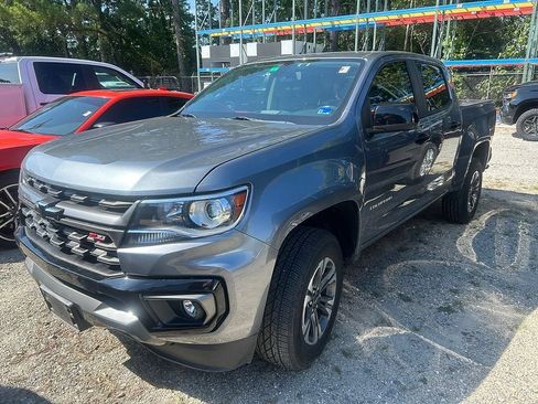 Used 2021 Chevrolet Colorado Z71 AWD/4WD image 2