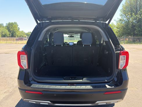 Used 2021 Ford Explorer XLT w/ Equipment Group 202A AWD/4WD image 10