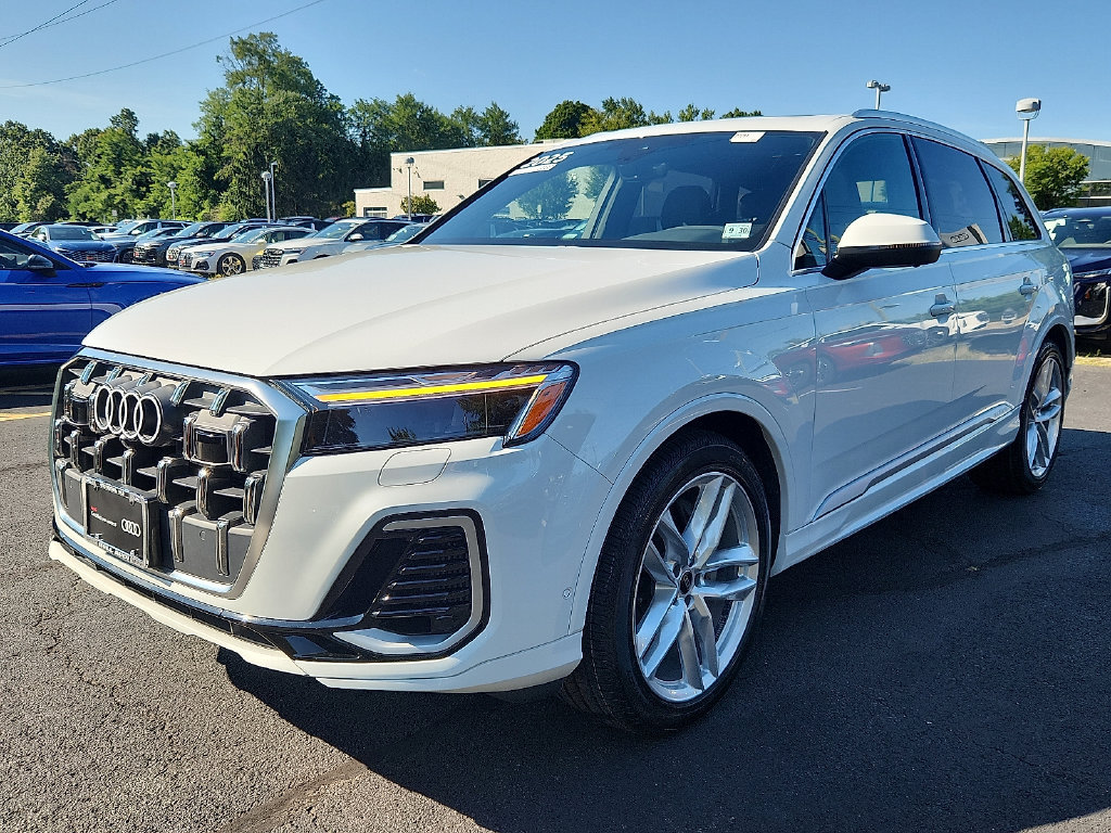 Certified 2025 Audi Q7 Premium Plus w/ Premium Plus Package AWD/4WD image 9