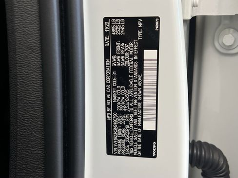 Used 2021 Volvo XC40 T5 Momentum w/ Premium Package image 34