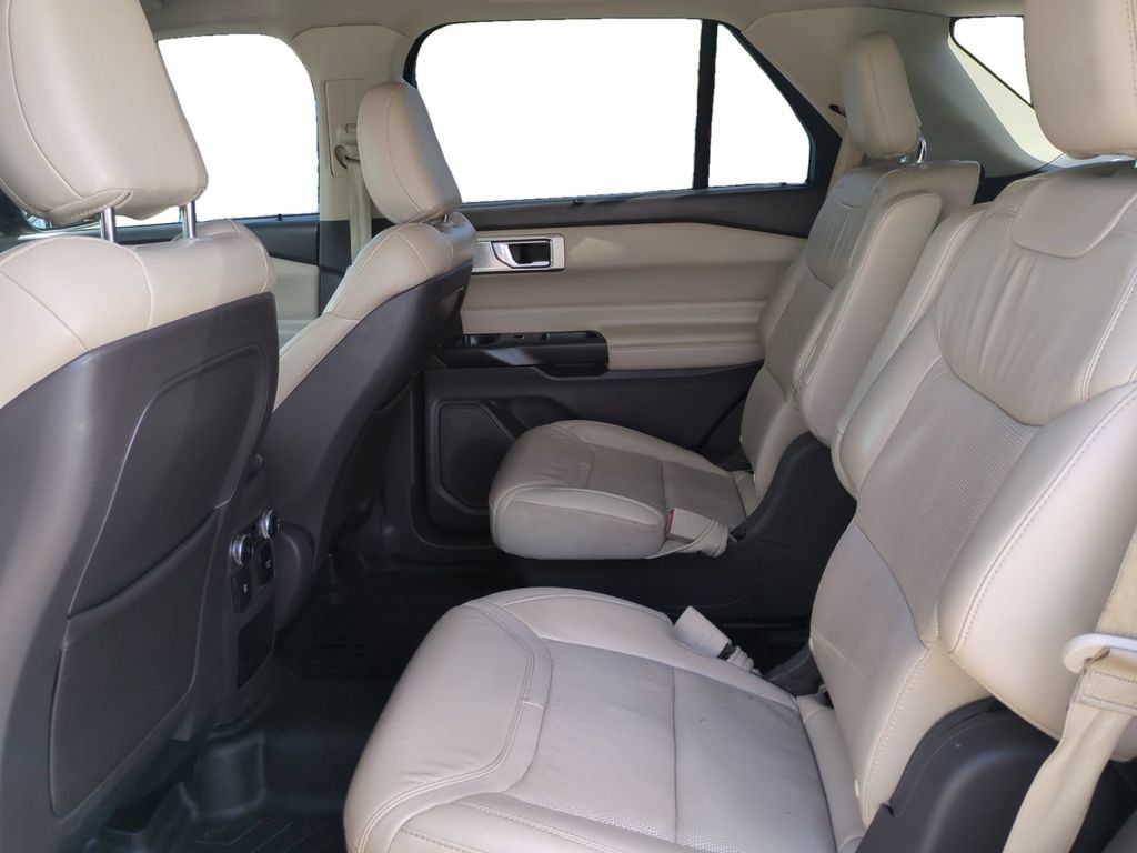 Used 2020 Ford Explorer Platinum w/ Premium Technology Package AWD/4WD image 15