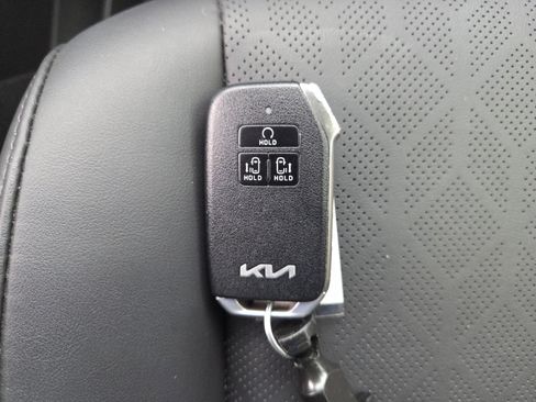 Used 2022 Kia Carnival SX image 36