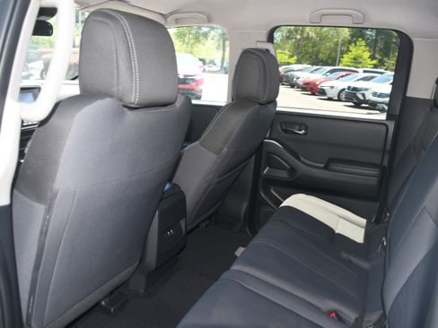 Used 2023 Nissan Frontier SV RWD image 14