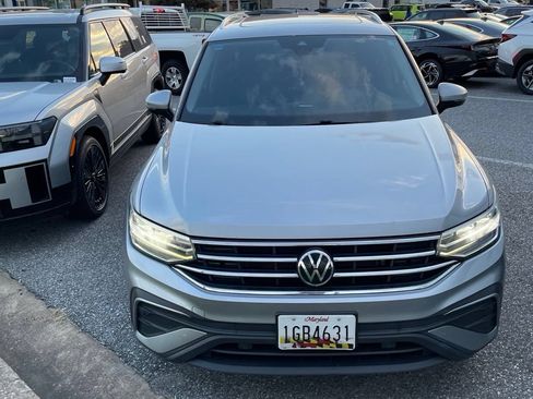 Used 2022 Volkswagen Tiguan SE FWD image 3