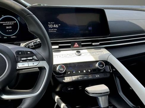 Used 2025 Hyundai Elantra Limited FWD image 9