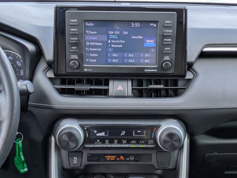 Used 2020 Toyota RAV4 LE FWD image 16