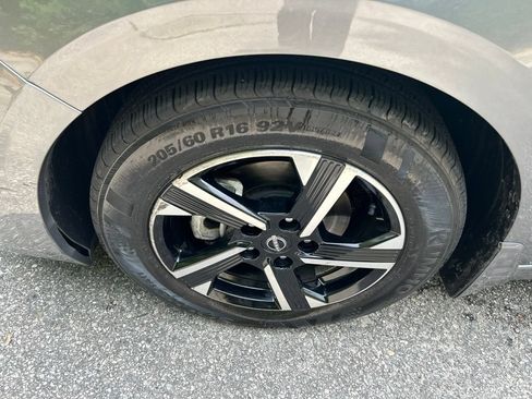 Used 2024 Nissan Sentra SV FWD image 12