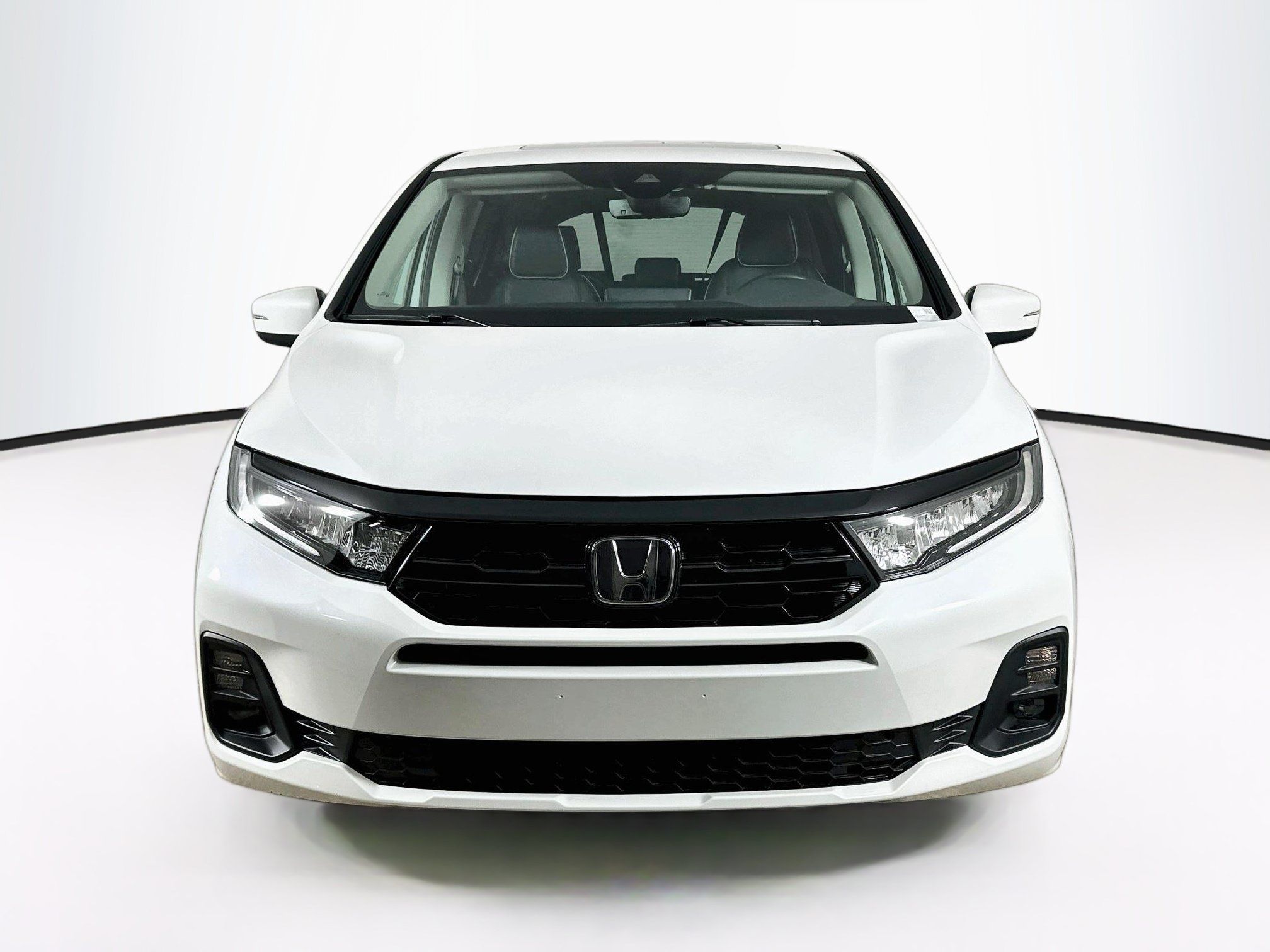 Used 2025 Honda Odyssey Touring image 2