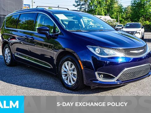 Used 2019 Chrysler Pacifica Touring-L FWD image 4