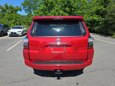 Used 2022 Toyota 4Runner SR5 Premium w/ Moonroof Package AWD/4WD image 4