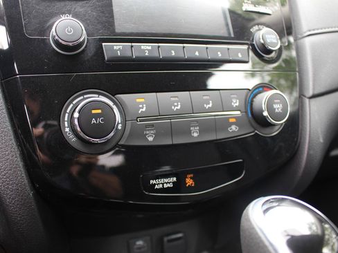 Used 2017 Nissan Rogue S w/ S Appearance Package AWD/4WD image 24