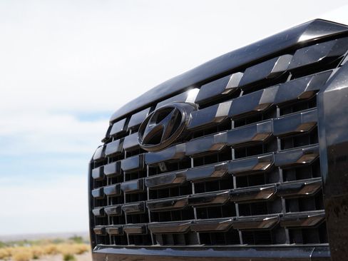 Used 2023 Hyundai Palisade Limited image 2