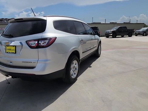 Used 2015 Chevrolet Traverse LS FWD image 8