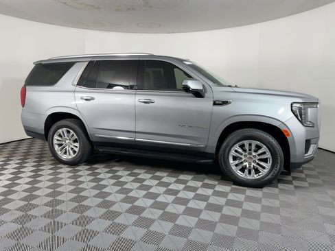 Used 2024 GMC Yukon SLT w/ SLT Luxury Package image 6
